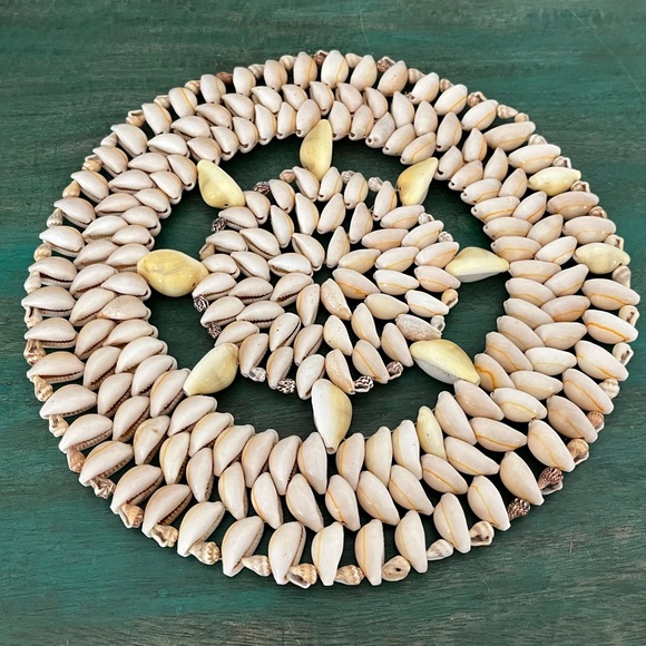 Round Cowrie Shell Decor BOHO - Picture 4 of 4